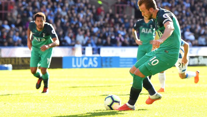 HUDDERSFIELD, ENGLAND - SEPTEMBER 29: Harry Kane of Tottenham Hotspur scores a penalty for his sides second goal during the Premier League match between Huddersfield Town and Tottenham Hotspur at John Smith's Stadium on September 29, 2018 in Huddersfield, United Kingdom. (Photo by Michael Regan/Getty Images) HUDDERSFIELD, ENGLAND - SEPTEMBER 29: Harry Kane of Tottenham Hotspur scores a penalty for his sides second goal during the Premier League match between Huddersfield Town and Tottenham Hotspur at John Smith's Stadium on September 29, 2018 in Huddersfield, United Kingdom. (Photo by Michael Regan/Getty Images)
