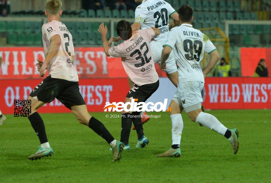 FOTO Palermo-Venezia 0-3, 30ª giornata Serie B 2023-2024 (GALLERY) - immagine 30