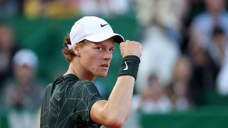 MONTE-CARLO, MONACO - APRIL 15: Jannik Sinner of Italy reacts in his match against Alexander Zverev of Germany in the quarter finals during day six of the Rolex Monte-Carlo Masters at Monte-Carlo Country Club on April 15, 2022 in Monte-Carlo, Monaco. (Photo by Julian Finney/Getty Images) MONTE-CARLO, MONACO - APRIL 15: Jannik Sinner of Italy reacts in his match against Alexander Zverev of Germany in the quarter finals during day six of the Rolex Monte-Carlo Masters at Monte-Carlo Country Club on April 15, 2022 in Monte-Carlo, Monaco. (Photo by Julian Finney/Getty Images)