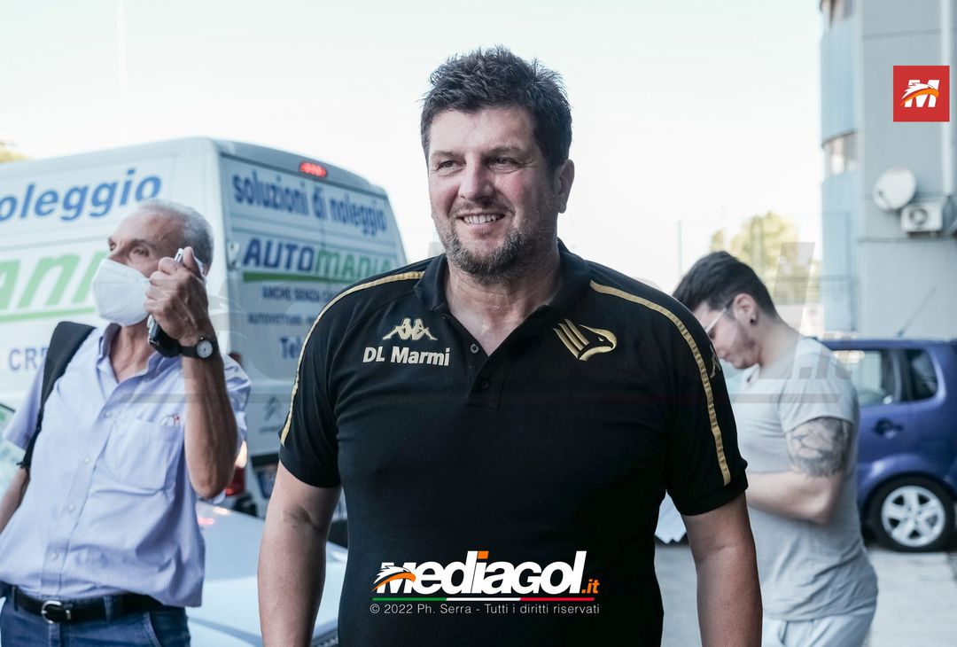 FOTO RITIRO PALERMO, Mister Baldini scatta selfie con i tifosi (Gallery) - immagine 18