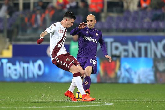  FLORENCE, ITALY - FEBRUARY 27: Borja Valero of ACF Fiorentina battles for the ball with Daniele Baselli of FC Torino during the Serie A match between ACF Fiorentina and FC Torino at Stadio Artemio Franchi on February 27, 2017 in Florence, Italy. (Photo by Gabriele Maltinti/Getty Images) 