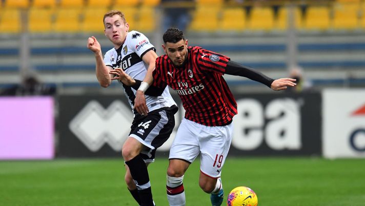 PARMA, ITALY - DECEMBER 01: Dejan Kulusevski of Parma Calcio competes for the ball with Theo Hernandez of AC Milan during the Serie A match between Parma Calcio and AC Milan at Stadio Ennio Tardini on December 1, 2019 in Parma, Italy. (Photo by Alessandro Sabattini/Getty Images) PARMA, ITALY - DECEMBER 01: Dejan Kulusevski of Parma Calcio competes for the ball with Theo Hernandez of AC Milan during the Serie A match between Parma Calcio and AC Milan at Stadio Ennio Tardini on December 1, 2019 in Parma, Italy. (Photo by Alessandro Sabattini/Getty Images)