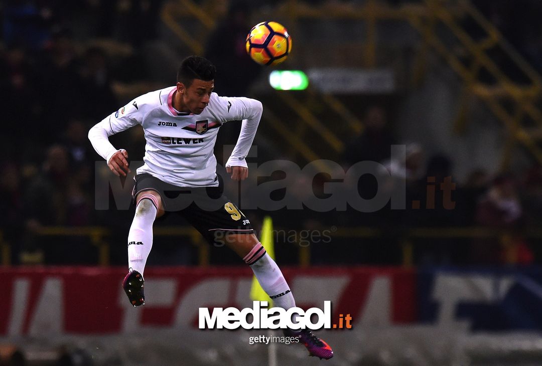  BOLOGNA, ITALY - NOVEMBER 20:  Simone Lo Faso, of Palermo, in action during the Serie A match between Bologna FC and US Citta di Palermo at Stadio Renato Dall'Ara on November 20, 2016 in Bologna, Italy.  (Photo by Tullio M. Puglia/Getty Images) 