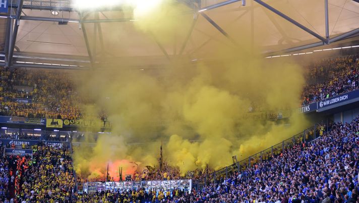 GELSENKIRCHEN, GERMANY - OCTOBER 26: Borussia Dortmund fans let off smoke flares during the Bundesliga match between FC Schalke 04 and Borussia Dortmund at Veltins-Arena on October 26, 2019 in Gelsenkirchen, Germany. (Photo by Alex Grimm/Bongarts/Getty Images) 