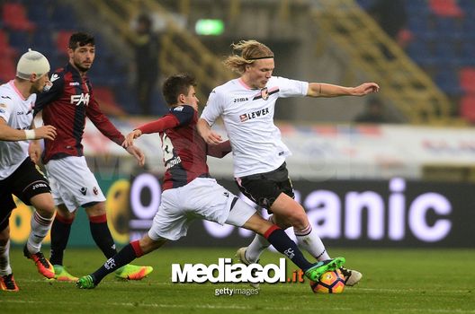 BOLOGNA, ITALY - NOVEMBER 20: Oscar Hiljemark # 10 of US Citta di Palermo in action during the Serie A match between Bologna FC and US Citta di Palermo at Stadio Renato Dall'Ara on November 20, 2016 in Bologna, Italy.  (Photo by Mario Carlini / Iguana Press/Getty Images) 