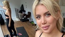 Wanda Nara si fa un selfie prima dell’allenamento: che scollatura!