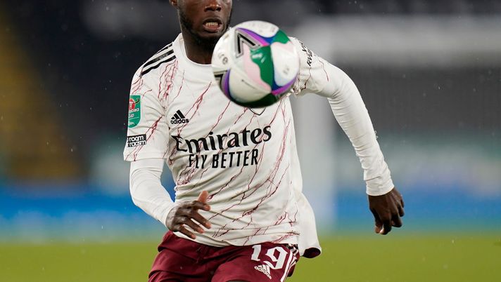 LEICESTER, ENGLAND - SEPTEMBER 23: Nicolas Pepe of Arsenal runs with the ball during the Carabao Cup third round match between Leicester City and Arsenal at The King Power Stadium on September 23, 2020 in Leicester, England. Football Stadiums around United Kingdom remain empty due to the Coronavirus Pandemic as Government social distancing laws prohibit fans inside venues resulting in fixtures being played behind closed doors. (Photo by Tim Keeton - Pool/Getty Images)