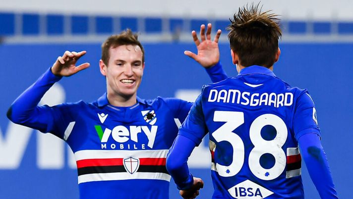 GENOA, ITALY - DECEMBER 19: Jakub Jankto and Mikkel Krogh Damsgaard of UC Sampdoria celebrate after 2-0 during the Serie A match between UC Sampdoria and FC Crotone at Stadio Luigi Ferraris on December 19, 2020 in Genoa, Italy. (Photo by Paolo Rattini/Getty Images) Samp, dalle scelte in difesa a Candreva e Verre: la formazione anti-Roma - immagine 1