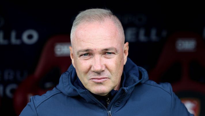 SALERNO, ITALY - NOVEMBER 05: Massimiliano Alvini US Cremonese coach before the Serie A match between Salernitana and US Cremonese at Stadio Arechi on November 05, 2022 in Salerno, Stadio Arechi. (Photo by Francesco Pecoraro/Getty Images) Alvini: “Dessers torna e dovrebbe essere pronto a giocare. In due sicuramente out” - immagine 1