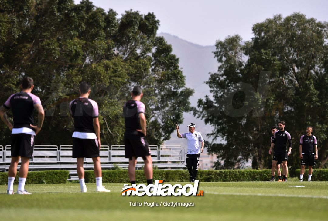  PALERMO, ITALY - APRIL 24: Delio Rossi leads a training session as new Head Coach of US Citta' di Palermo at Tenente Carmelo Onorato Sports Center on April 24, 2019 in Palermo, Italy. (Photo by Tullio M. Puglia/Getty Images) 