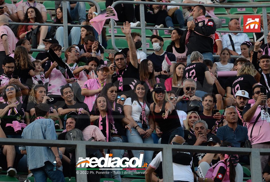Fototifo, i tifosi allo stadio per Palermo-Virtus Entella 2-2 (gallery) - immagine 85
