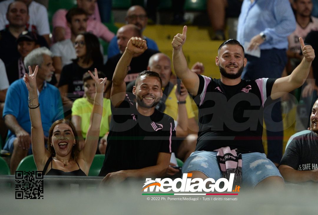 FOTOTIFO, Palermo-Genoa 1-0: i tifosi allo stadio “Renzo Barbera” (Gallery) - immagine 18