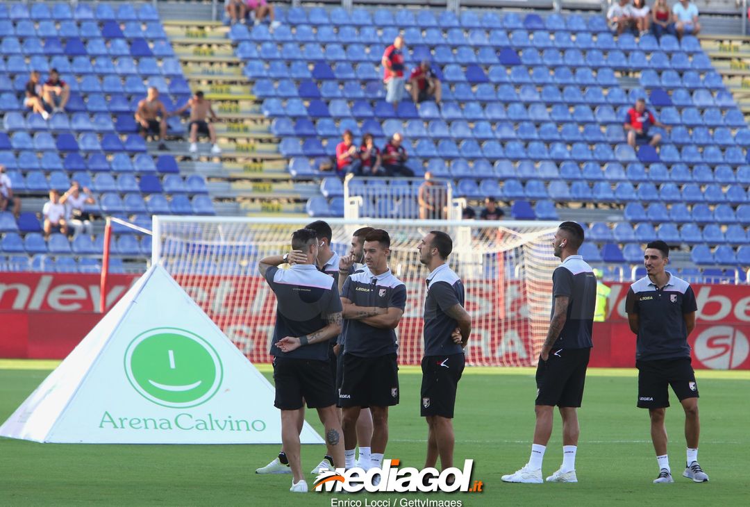  CAGLIARI, ITALY - AUGUST 12:  players of Palermo  during the Coppa Italia match between Cagliari Calcio and US Citta di Palermo at  on August 12, 2018 in cagliari, Italy.  (Photo by Enrico Locci/Getty Images) 