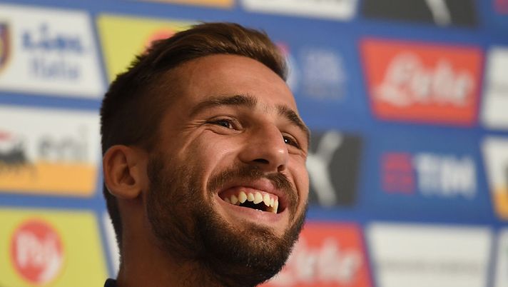 FLORENCE, ITALY - MAY 19: Leonardo Pavoletti of Italy speaks to the media during a press conference at the club's training ground at Coverciano on May 19, 2016 in Florence, Italy. (Photo by Claudio Villa/Getty Images) FLORENCE, ITALY - MAY 19: Leonardo Pavoletti of Italy speaks to the media during a press conference at the club's training ground at Coverciano on May 19, 2016 in Florence, Italy. (Photo by Claudio Villa/Getty Images)