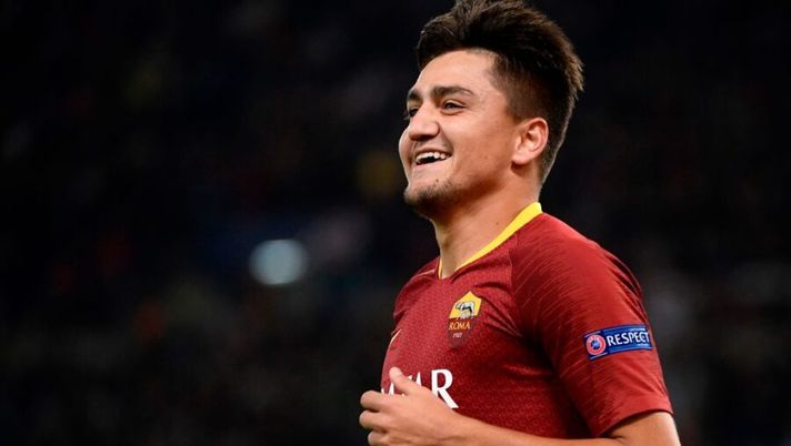 AS Roma Turkish forward Cengiz Under celebrates after scoring during the UEFA Champions League group G stage football match AS Roma vs CSKA Moscow on October 23, 2018 at the Olympic stadium in Rome. (Photo by Filippo MONTEFORTE / AFP) (Photo credit should read FILIPPO MONTEFORTE/AFP via Getty Images) UFFICIALE – Under lascia la Roma e passa al Marsiglia: ecco le cifre reali - immagine 1