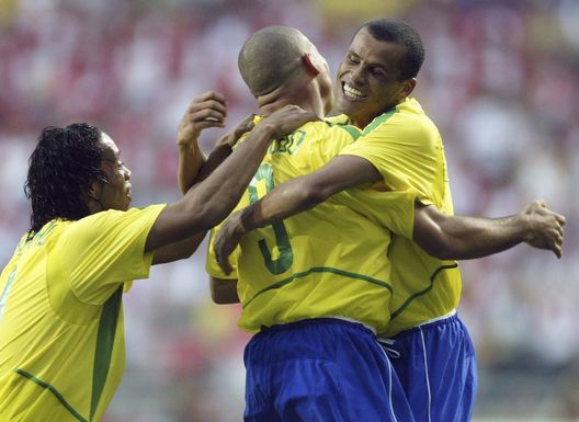 ULSAN, SOUTH KOREA - JUNE 03: WM 2002 in JAPAN und KOREA, Ulsan; GRUPPE C/BRASILIEN - TUERKEI (BRA - TUR) 2:1; JUBEL nach TOR zum 1:1: RONALDINHO, TORSCHUETZE RONALDO, RIVALDO/BRA (Photo by Andreas Rentz/Bongarts/Getty Images) ULSAN, SOUTH KOREA - JUNE 03: WM 2002 in JAPAN und KOREA, Ulsan; GRUPPE C/BRASILIEN - TUERKEI (BRA - TUR) 2:1; JUBEL nach TOR zum 1:1: RONALDINHO, TORSCHUETZE RONALDO, RIVALDO/BRA (Photo by Andreas Rentz/Bongarts/Getty Images)