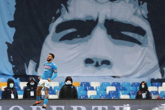 NAPLES, ITALY - JANUARY 17: Lorenzo Insigne of S.S.C. Napoli celebrates after scoring their team's fifth goal during the Serie A match between SSC Napoli and ACF Fiorentina at Stadio Diego Armando Maradona on January 17, 2021 in Naples, Italy. Sporting stadiums around Italy remain under strict restrictions due to the Coronavirus Pandemic as Government social distancing laws prohibit fans inside venues resulting in games being played behind closed doors. (Photo by Francesco Pecoraro/Getty Images) NAPLES, ITALY - JANUARY 17: Lorenzo Insigne of S.S.C. Napoli celebrates after scoring their team's fifth goal during the Serie A match between SSC Napoli and ACF Fiorentina at Stadio Diego Armando Maradona on January 17, 2021 in Naples, Italy. Sporting stadiums around Italy remain under strict restrictions due to the Coronavirus Pandemic as Government social distancing laws prohibit fans inside venues resulting in games being played behind closed doors. (Photo by Francesco Pecoraro/Getty Images)