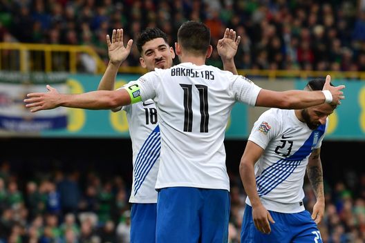 BELFAST, NORTHERN IRELAND - JUNE 02: Anastasios Bakasetas of Greece celebrates with teammate Dimitris Limnios after scoring their side's first goal during the UEFA Nations League League C Group 2 match between Northern Ireland and Greece at Windsor Park on June 02, 2022 in Belfast, Northern Ireland. (Photo by Charles McQuillan/Getty Images) Bakasetas e la clausola: “Se qualcuno paga quella cifra non possiamo opporci”- immagine 2
