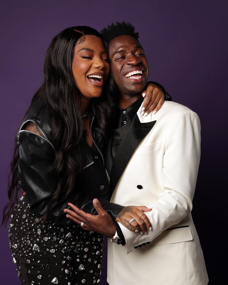 Vinicius fenomeno sul palco: il suo ballo stupisce anche la cantante Ludmilla- immagine 2