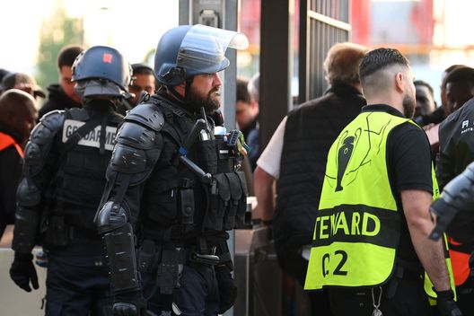 (Photo by Matthias Hangst/Getty Images) Parigi, disordini alla finale di Champions League: cambia il capo della Polizia…- immagine 4