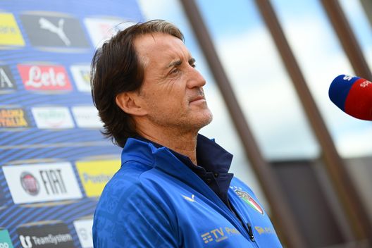 FLORENCE, ITALY - SEPTEMBER 22: Head coach Italy Roberto Mancini speaks with the media during Italy press conference at Centro Tecnico Federale di Coverciano on September 22, 2022 in Florence, Italy. (Photo by Claudio Villa/Getty Images) Bocci: “Mancini? Ecco perché ha convocato giovani come Bianco”- immagine 2