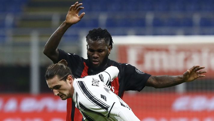 Franck Kessié (centrocampista AC Milan), qui contro Adrien Rabiot durante Milan-Juventus (Serie A 2020-2021) | AC Milan News (Getty Images) 
