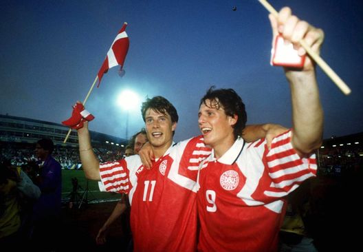  GOETEBORG, SWEDEN - JUNE 26: EM 1992 Finale DAENEMARK - DEUTSCHLAND (DEN - GER) 2:0 Goeteborg; EUROPAMEISTER 1992 - Daenemark; Brian LAUDRUP und Flemming POVLSEN/DEN - JUBEL - (Photo by Michael Kunkel/Bongarts/Getty Images) 