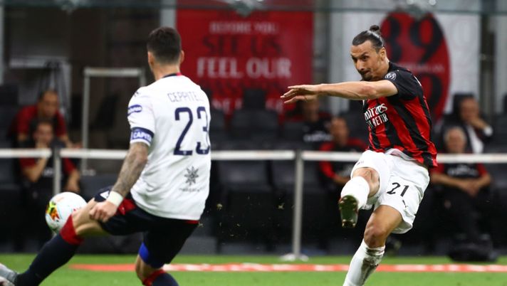 Zlatan Ibrahimovic destro vincente, sotto l'incrocio, in Milan-Cagliari (credits: Getty Images) 