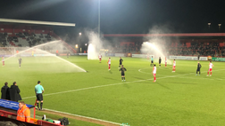 Fischio d’inizio, si gioca. Anzi no: gli irrigatori mettono in stand-by Stevenage-Northampton