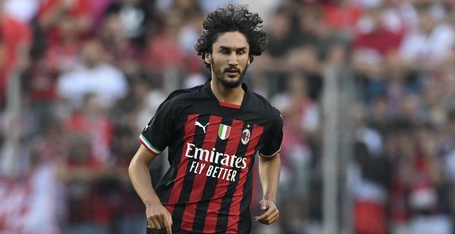 Yacine Adli (centrocampista AC Milan), qui durante l'amichevole Colonia-Milan 1-2 | New (Getty Images) Yacine Adli AC Milan amichevole Colonia-Milan 1-2