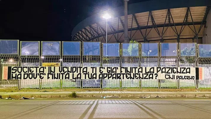 Palermo, altro striscione ultras contro Mirri ed il club: &#8220;Società in vendita, ti è già finita la pazienza? Dov&#8217;è finita la tua appartenenza?&#8221;