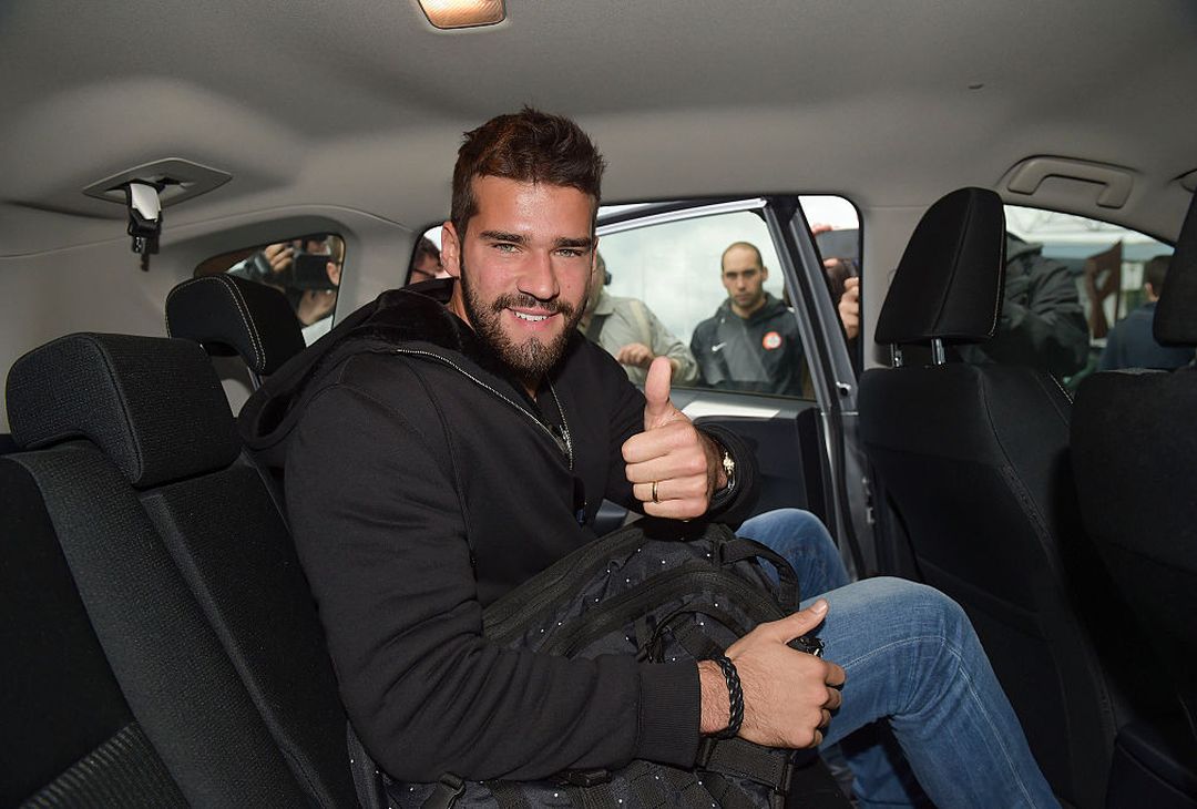  New As Roma signing Alisson Becker is seen at Fiumicino Airport on May 17, 2016 in Rome, Italy. 