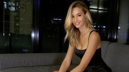 Viky Varga, passione gioielli: primo piano e dettagli nell’ultimo shooting