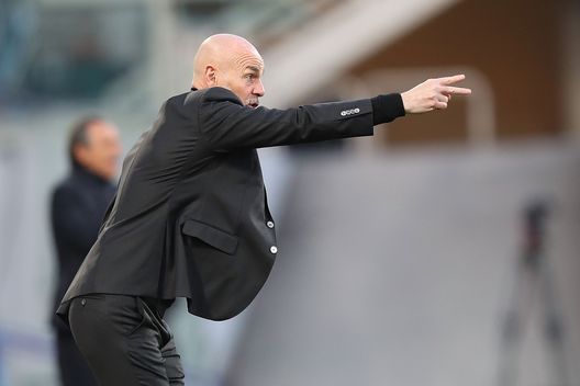 FLORENCE, ITALY - MARCH 21: Stefano Pioli, manager of AC Milan gestures during the Serie A match between ACF Fiorentina and AC Milan at Stadio Artemio Franchi on March 21, 2021 in Florence, Italy. (Photo by Gabriele Maltinti/Getty Images) FLORENCE, ITALY - MARCH 21: Stefano Pioli, manager of AC Milan gestures during the Serie A match between ACF Fiorentina and AC Milan at Stadio Artemio Franchi on March 21, 2021 in Florence, Italy. (Photo by Gabriele Maltinti/Getty Images)