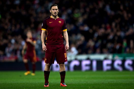 Francesco Totti in una delle sue ultime apparizioni in UEFA CHAMPIONS LEAGUE. Francesco Totti in una delle sue ultime apparizioni in UEFA CHAMPIONS LEAGUE.