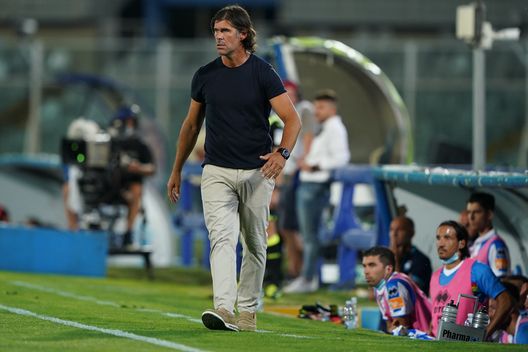 PESCARA, ITALY - JULY 27: Andrea Sottil of Pescara Calcio looks on during the serie B match between Pescara Calcio and AS Livorno at Adriatico Stadium on July 27, 2020 in Pescara, Italy. (Photo by Danilo Di Giovanni/Getty Images for Lega Serie B) PESCARA, ITALY - JULY 27: Andrea Sottil of Pescara Calcio looks on during the serie B match between Pescara Calcio and AS Livorno at Adriatico Stadium on July 27, 2020 in Pescara, Italy. (Photo by Danilo Di Giovanni/Getty Images for Lega Serie B)