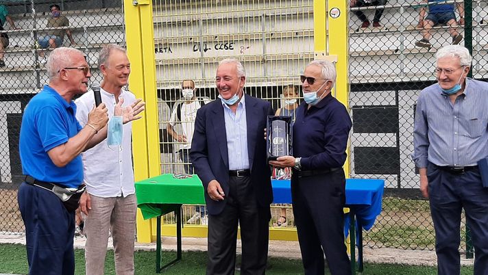 FOTO VN – Gli ex Fiorentina Chiarugi e Milan ricevono il premio Franchi FOTO VN – Gli ex Fiorentina Chiarugi e Milan ricevono il premio Franchi