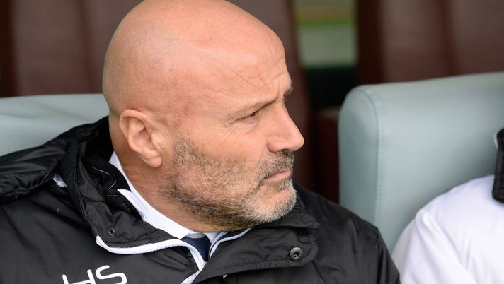 UDINE, ITALY - FEBRUARY 28: Head coach of Udinese Stefano Colantuono looks on during the Serie A match between Udinese Calcio and Hellas Verona FC at Stadio Friuli on February 28, 2016 in Udine, Italy. (Photo by Dino Panato/Getty Images) UDINE, ITALY - FEBRUARY 28: Head coach of Udinese Stefano Colantuono looks on during the Serie A match between Udinese Calcio and Hellas Verona FC at Stadio Friuli on February 28, 2016 in Udine, Italy. (Photo by Dino Panato/Getty Images)