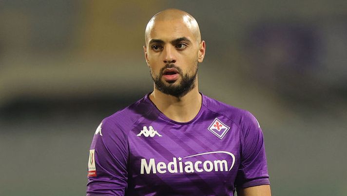 FLORENCE, ITALY - FEBRUARY 01: Sofyan Amrabat of ACF Fiorentina looks on during the Coppa Italia Quarter Final matcy between Fiorentina and Torino at Stadio Artemio Franchi on February 1, 2023 in Florence, Italy. (Photo by Gabriele Maltinti/Getty Images) Amrabat: “Fiorentina, voglio vincere dei trofei! Qui c’è tanto amore, io mi sento bene” - immagine 1