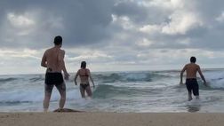VIDEO / Tuffo ghiacciato per Federica Pellegrini e Matteo Giunta