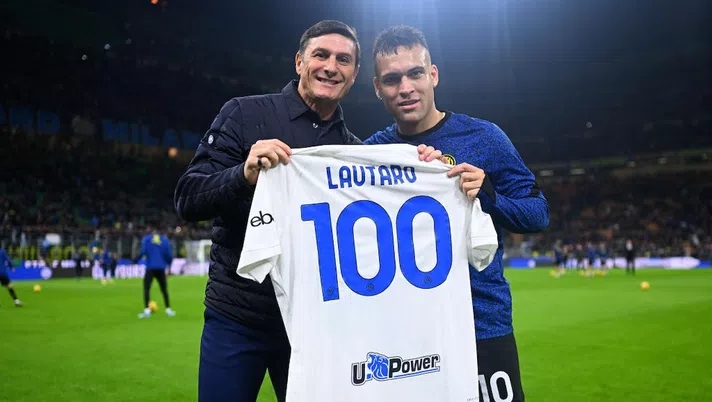 Lautaro Martinez, Zanetti gli consegna la maglia 100 dell’Inter - immagine 1