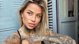 Zoe Cristofoli mostra una scollatura da paura: “Ricordati chi sei”