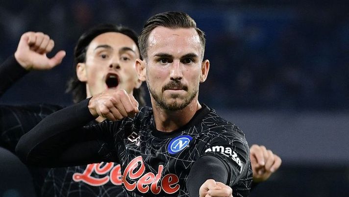 Napoli's Spanish midfielder Fabian Ruiz celebrate after opening the scoring during the Italian Serie A football match between Napoli and Bologna on October 28, 2021 at the Diego-Maradona stadium in Naples. (Photo by Filippo MONTEFORTE / AFP) (Photo by FILIPPO MONTEFORTE/AFP via Getty Images) NEWS – Fabian, addio a un passo! Vlahovic, Pogba, Gonzalez, i rigori del Monza e il portiere del Toro - immagine 1
