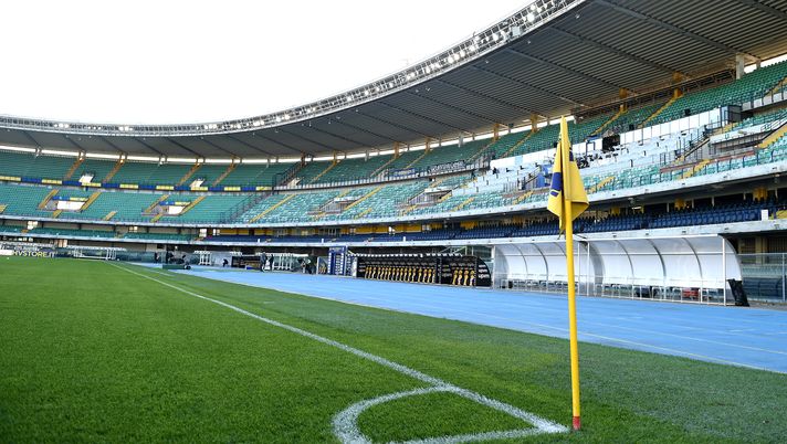 VERONA, ITALY - NOVEMBER 22: General view inside of the stadium prior to kick off during the Serie A match between Hellas Verona FC and US Sassuolo at Stadio Marcantonio Bentegodi on November 22, 2020 in Verona, Italy. Sporting stadiums around Italy remain under strict restrictions due to the Coronavirus Pandemic as Government social distancing laws prohibit fans inside venues resulting in games being played behind closed doors. (Photo by Chris Ricco/Getty Images) VERONA, ITALY - NOVEMBER 22: General view inside of the stadium prior to kick off during the Serie A match between Hellas Verona FC and US Sassuolo at Stadio Marcantonio Bentegodi on November 22, 2020 in Verona, Italy. Sporting stadiums around Italy remain under strict restrictions due to the Coronavirus Pandemic as Government social distancing laws prohibit fans inside venues resulting in games being played behind closed doors. (Photo by Chris Ricco/Getty Images)