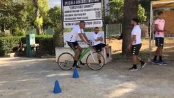 VIDEO Palermo, Filippi allo Stadio delle Palme: l’arrivo in bici del tecnico rosa