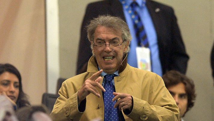 MILAN, ITALY - OCTOBER 05: President FC Inter Milan Massimo Moratti attends the Serie A match between FC Internazionale Milano and AS Roma at Stadio Giuseppe Meazza on October 5, 2013 in Milan, Italy. (Photo by Claudio Villa/Getty Images) Moratti rivela: “C’è un giocatore che Ibra mi chiedeva di cedere… e lui faceva lo stesso” - immagine 1
