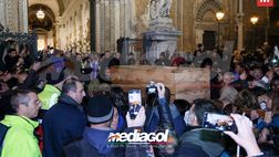 Foto Morte Biagio Conte: la Cattedrale di Palermo gremita di fedeli (GALLERY)