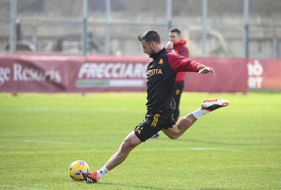 Roma, l’allenamento in vista dell’Inter: pronto il rientro di Smalling – FOTOGALLERY - immagine 16