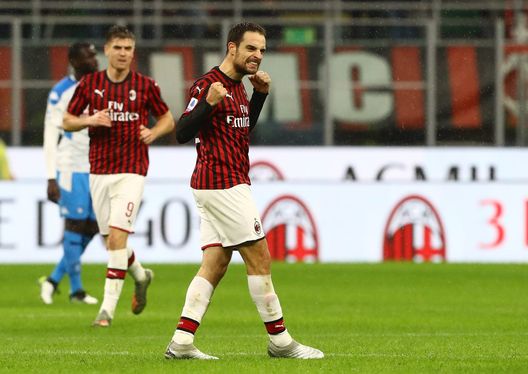  MILAN, ITALY - NOVEMBER 23: Giacomo Bonaventura of AC Milan celebrates his goal during the Serie A match between AC Milan and SSC Napoli at Stadio Giuseppe Meazza on November 23, 2019 in Milan, Italy. (Photo by Marco Luzzani/Getty Images) 