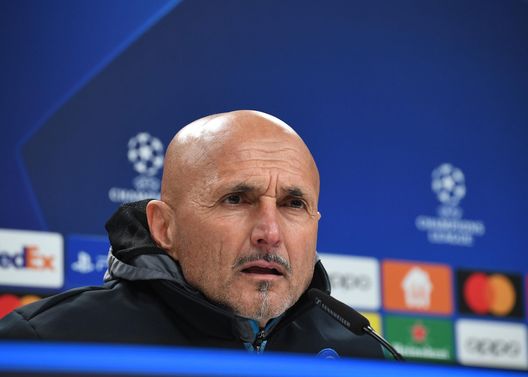 NAPLES, ITALY - FEBRUARY 20: Luciano Spalletti speaks at a press conference of Napoli on February 20, 2023 in Naples, Italy. (Photo by SSC NAPOLI/SSC NAPOLI via Getty Images) L’accusa: “Festa scudetto del Napoli pagata con il reddito di cittadinanza”- immagine 2